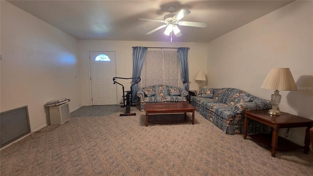 Active With Contract: $169,000 (2 beds, 2 baths, 1240 Square Feet)