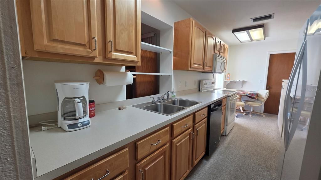 Active With Contract: $169,000 (2 beds, 2 baths, 1240 Square Feet)