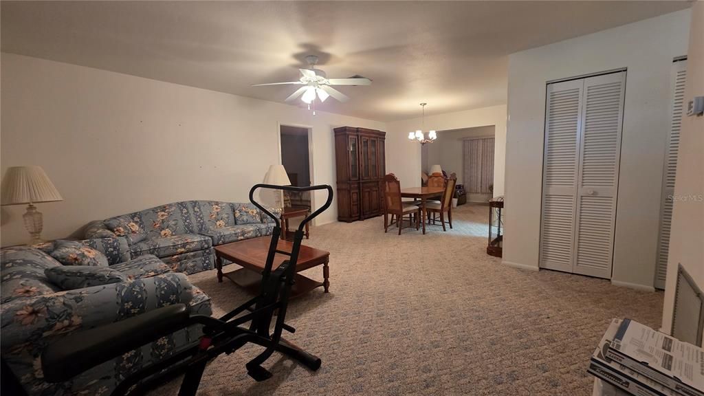 Active With Contract: $169,000 (2 beds, 2 baths, 1240 Square Feet)