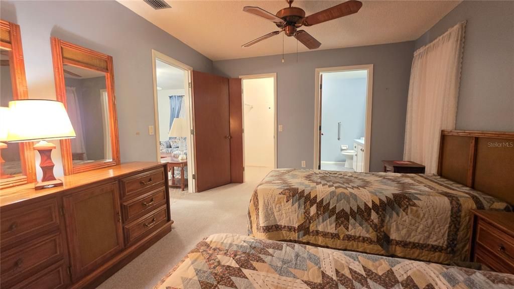 Active With Contract: $169,000 (2 beds, 2 baths, 1240 Square Feet)