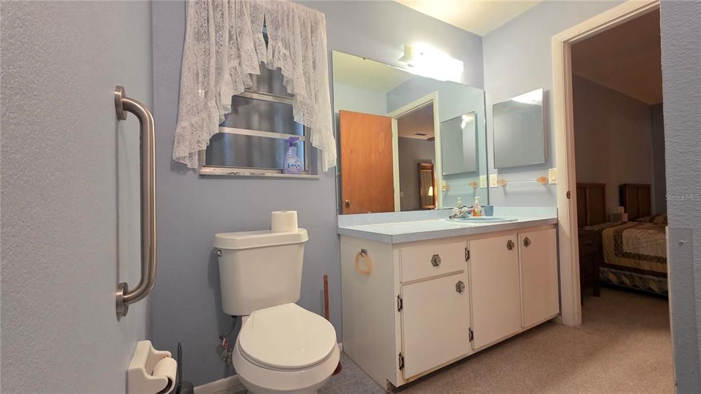 Active With Contract: $169,000 (2 beds, 2 baths, 1240 Square Feet)