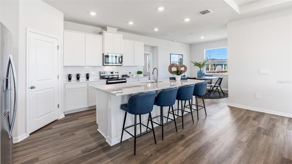 Activo con contrato: $497,000 (4 camas, 3 baños, 2787 Pies cuadrados)