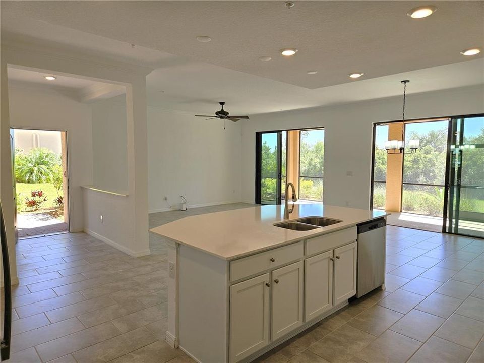 For Rent: $2,100 (2 beds, 2 baths, 1595 Square Feet)