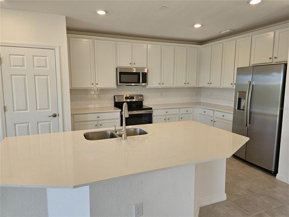 For Rent: $2,100 (2 beds, 2 baths, 1595 Square Feet)