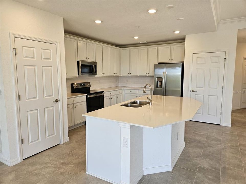 For Rent: $2,100 (2 beds, 2 baths, 1595 Square Feet)