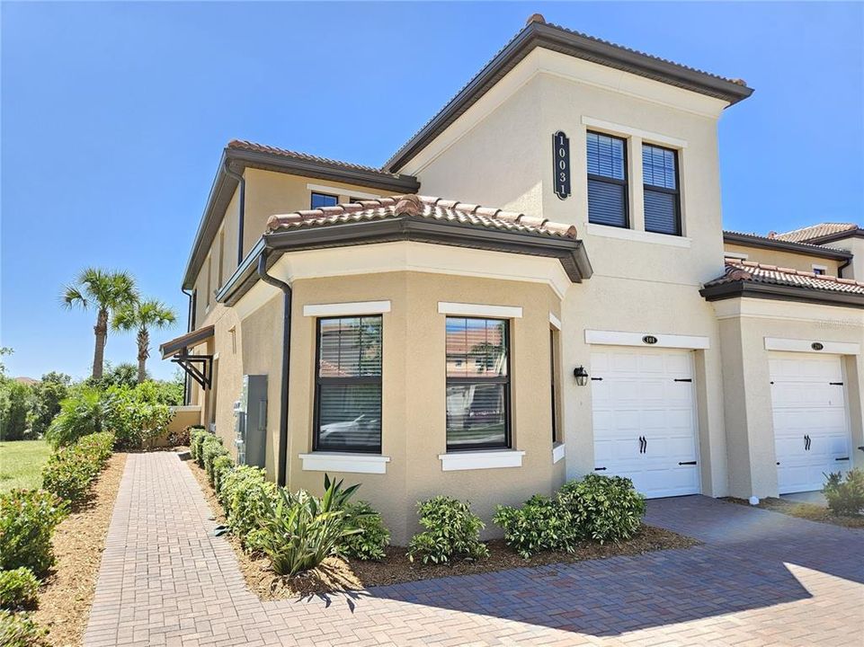 For Rent: $2,100 (2 beds, 2 baths, 1595 Square Feet)