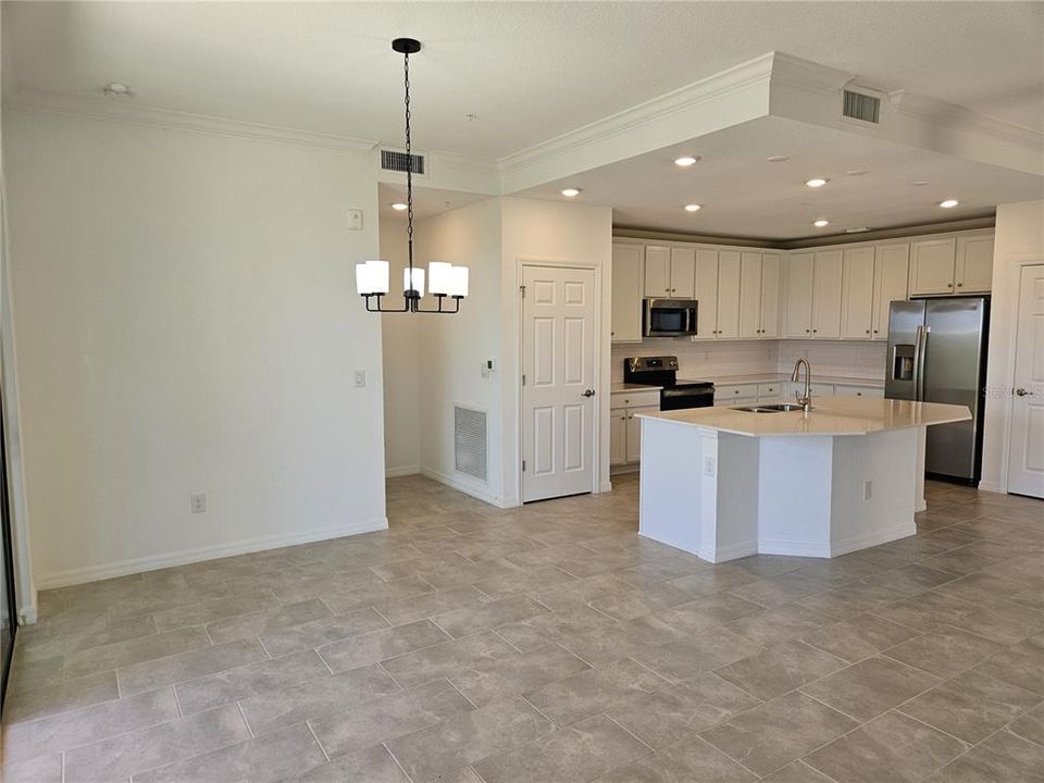 For Rent: $2,100 (2 beds, 2 baths, 1595 Square Feet)