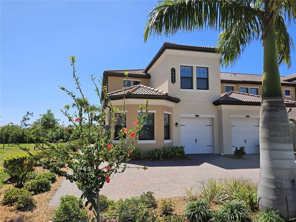 For Rent: $2,100 (2 beds, 2 baths, 1595 Square Feet)