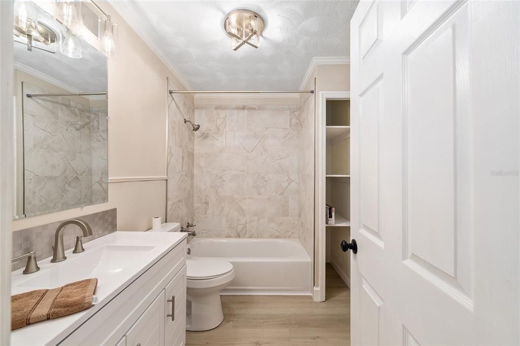 En Venta: $299,900 (3 camas, 2 baños, 1629 Pies cuadrados)