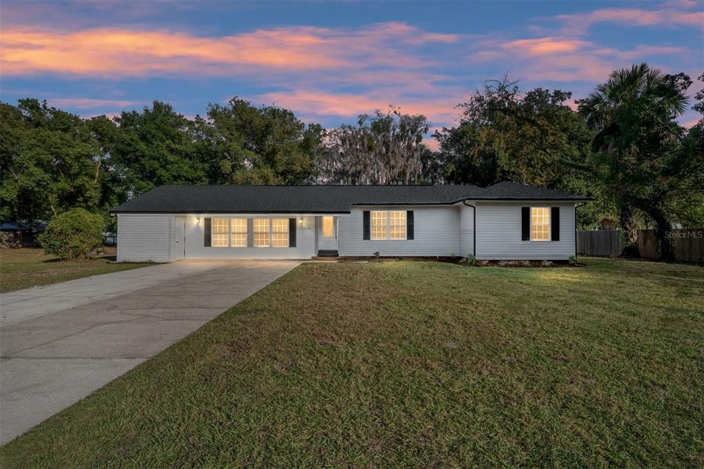 En Venta: $299,900 (3 camas, 2 baños, 1629 Pies cuadrados)