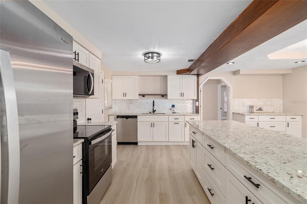 En Venta: $299,900 (3 camas, 2 baños, 1629 Pies cuadrados)