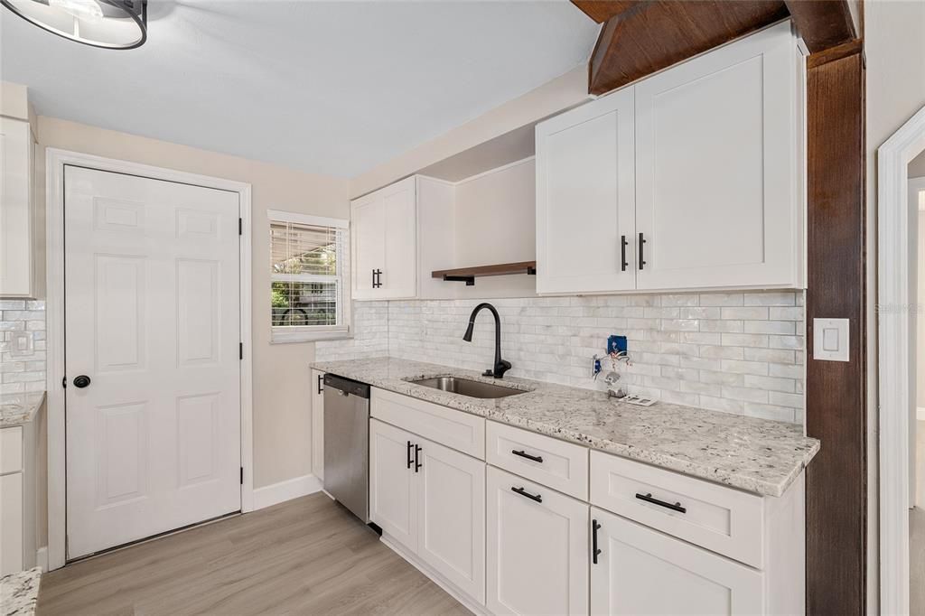 En Venta: $299,900 (3 camas, 2 baños, 1629 Pies cuadrados)