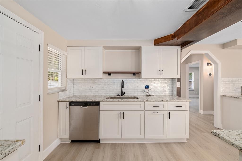 En Venta: $299,900 (3 camas, 2 baños, 1629 Pies cuadrados)