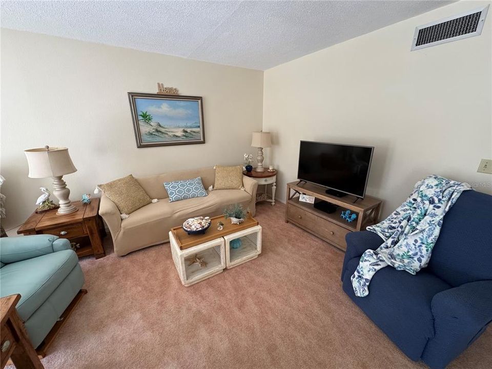 For Rent: $3,000 (2 beds, 2 baths, 1013 Square Feet)