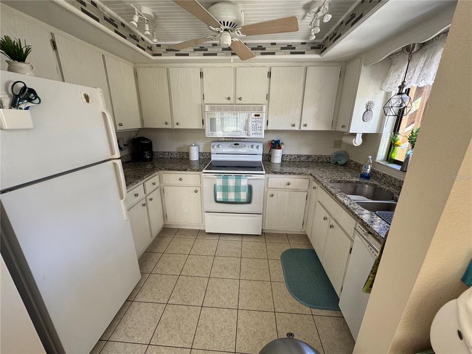 For Rent: $3,000 (2 beds, 2 baths, 1013 Square Feet)