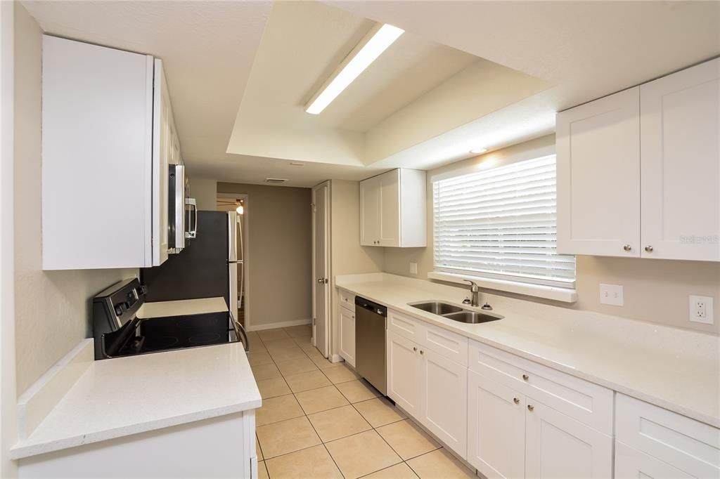 В аренду: $2,270 (4 спален, 2 ванн, 1657 Квадратных фут)