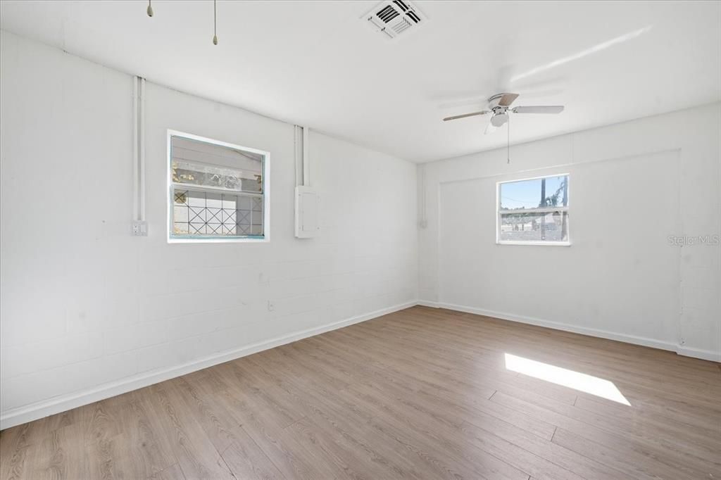 For Sale: $179,000 (3 beds, 1 baths, 1000 Square Feet)