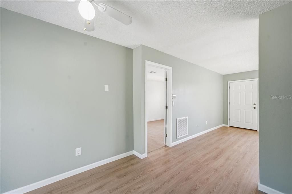 For Sale: $179,000 (3 beds, 1 baths, 1000 Square Feet)