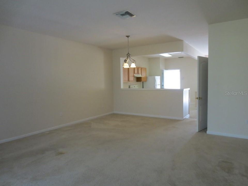 For Rent: $1,850 (3 beds, 2 baths, 1718 Square Feet)