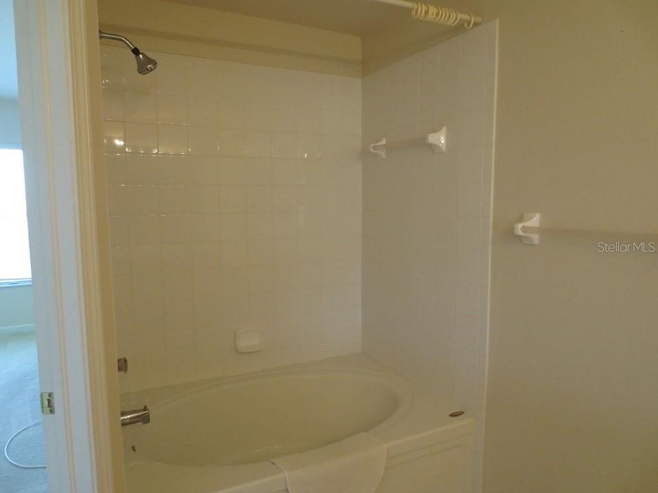 For Rent: $1,850 (3 beds, 2 baths, 1718 Square Feet)