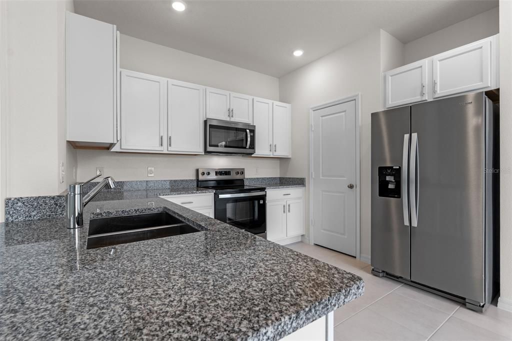 For Rent: $2,300 (3 beds, 2 baths, 1573 Square Feet)