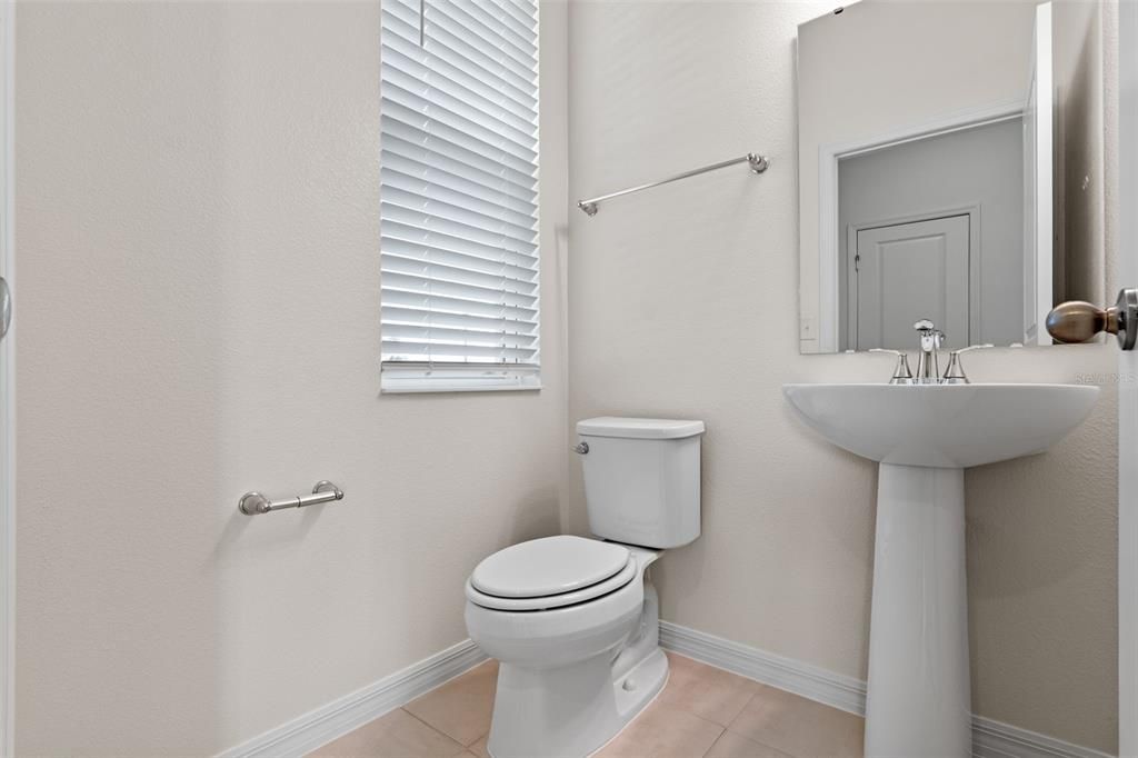 For Rent: $2,300 (3 beds, 2 baths, 1573 Square Feet)