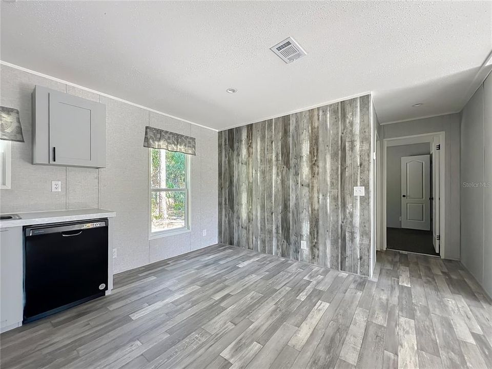 На продажу: $229,000 (3 спален, 2 ванн, 1352 Квадратных фут)