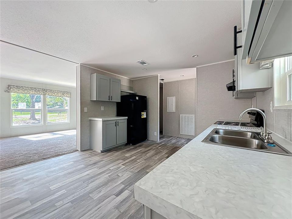 На продажу: $229,000 (3 спален, 2 ванн, 1352 Квадратных фут)