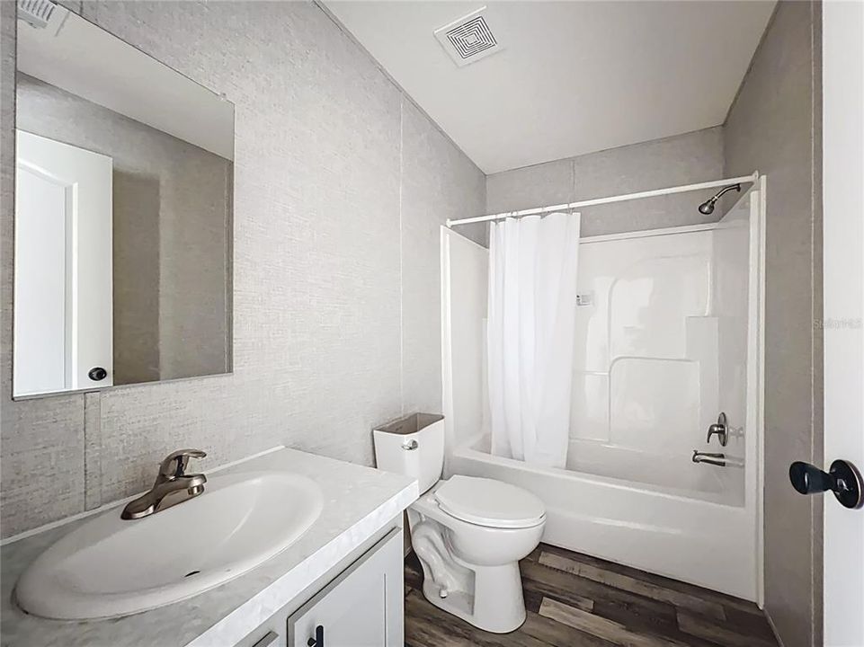 На продажу: $229,000 (3 спален, 2 ванн, 1352 Квадратных фут)