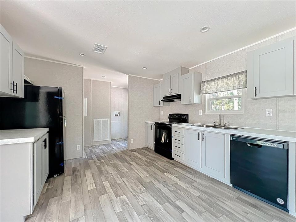 На продажу: $229,000 (3 спален, 2 ванн, 1352 Квадратных фут)