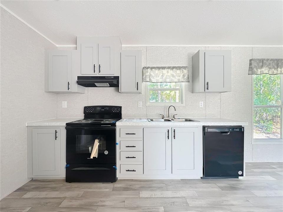 На продажу: $229,000 (3 спален, 2 ванн, 1352 Квадратных фут)