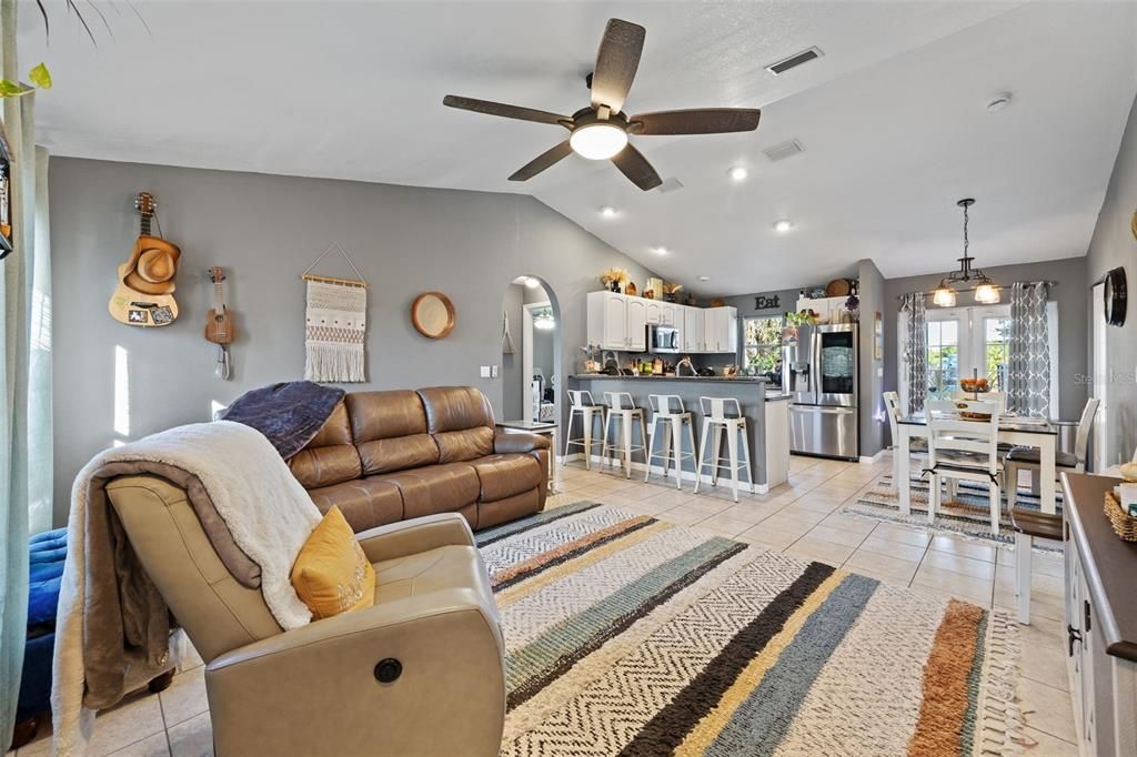 Activo con contrato: $250,000 (3 camas, 2 baños, 1134 Pies cuadrados)