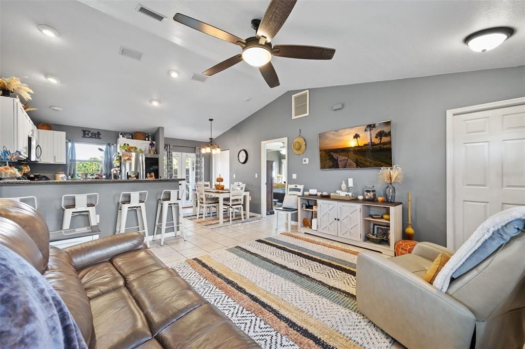 Activo con contrato: $250,000 (3 camas, 2 baños, 1134 Pies cuadrados)