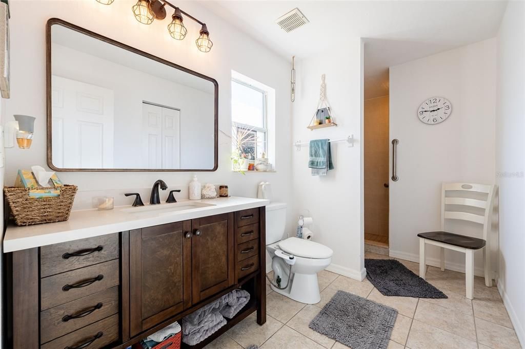 Activo con contrato: $250,000 (3 camas, 2 baños, 1134 Pies cuadrados)