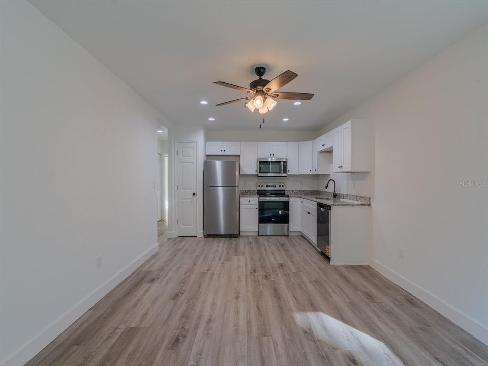 For Sale: $209,500 (3 beds, 2 baths, 936 Square Feet)
