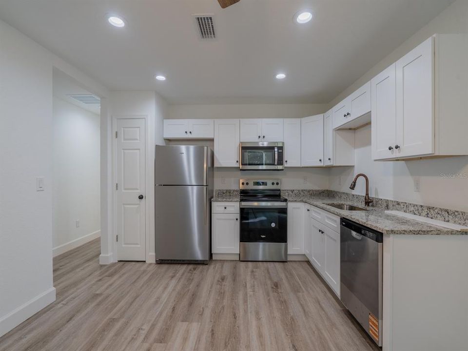 For Sale: $209,500 (3 beds, 2 baths, 936 Square Feet)