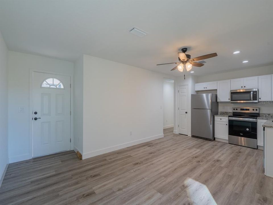 For Sale: $209,500 (3 beds, 2 baths, 936 Square Feet)