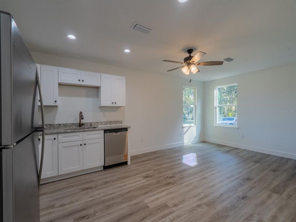 For Sale: $209,500 (3 beds, 2 baths, 936 Square Feet)