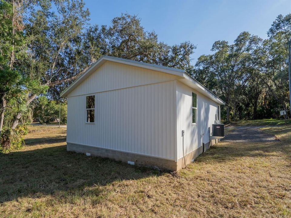 For Sale: $209,500 (3 beds, 2 baths, 936 Square Feet)