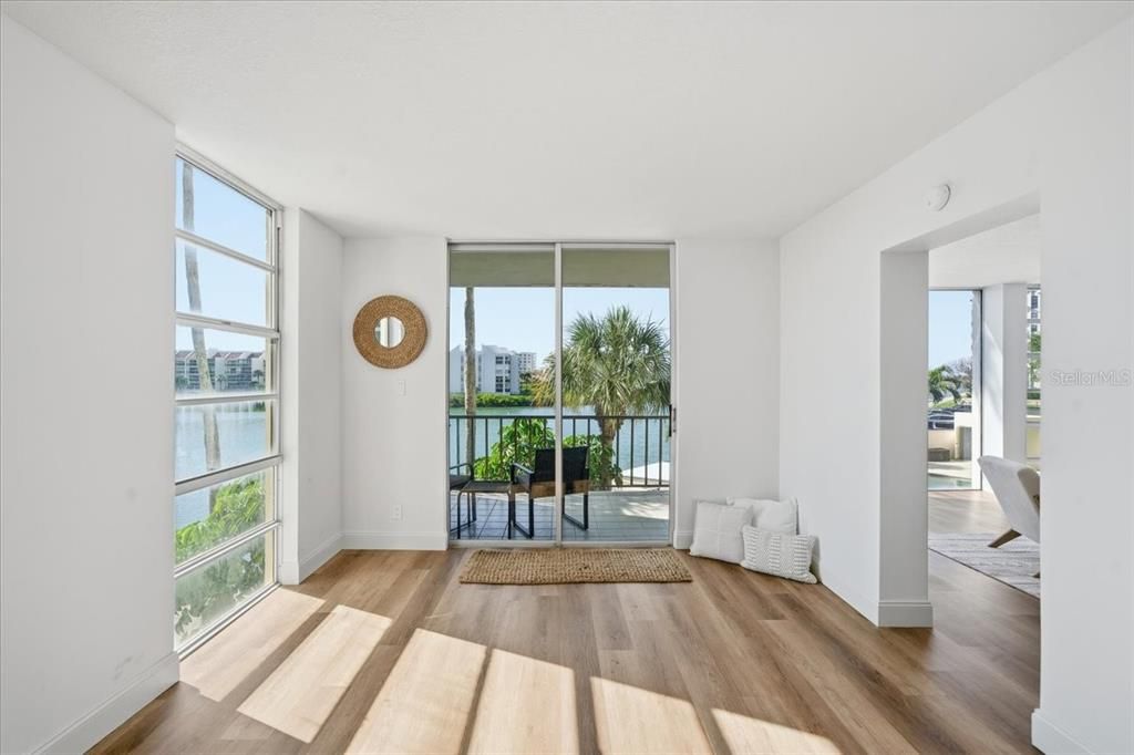 На продажу: $465,000 (2 спален, 2 ванн, 1300 Квадратных фут)