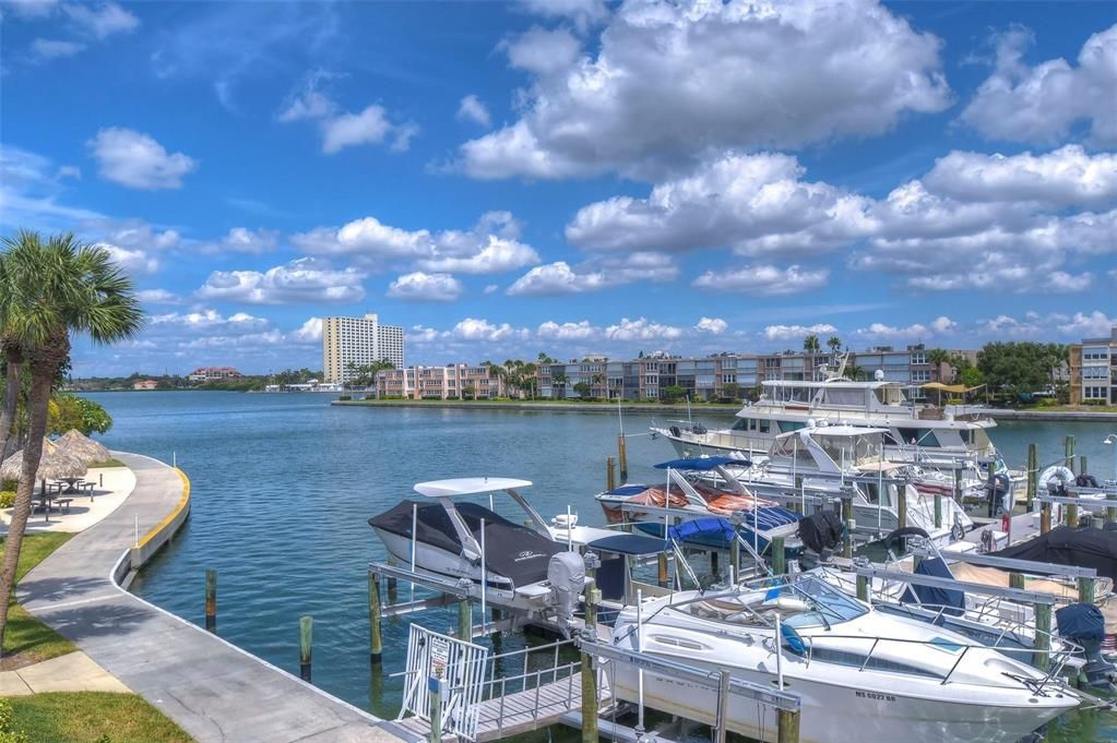 На продажу: $465,000 (2 спален, 2 ванн, 1300 Квадратных фут)