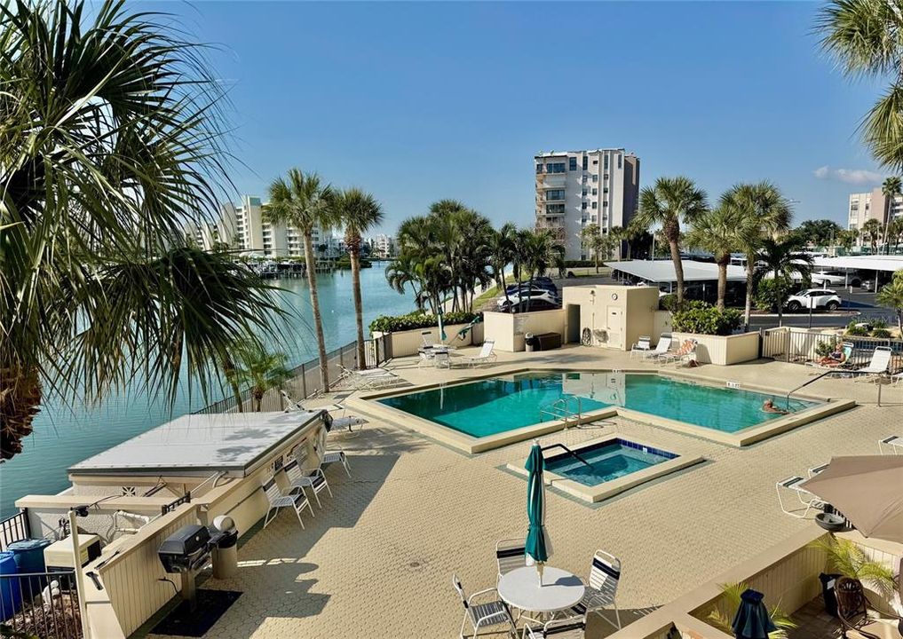 На продажу: $465,000 (2 спален, 2 ванн, 1300 Квадратных фут)