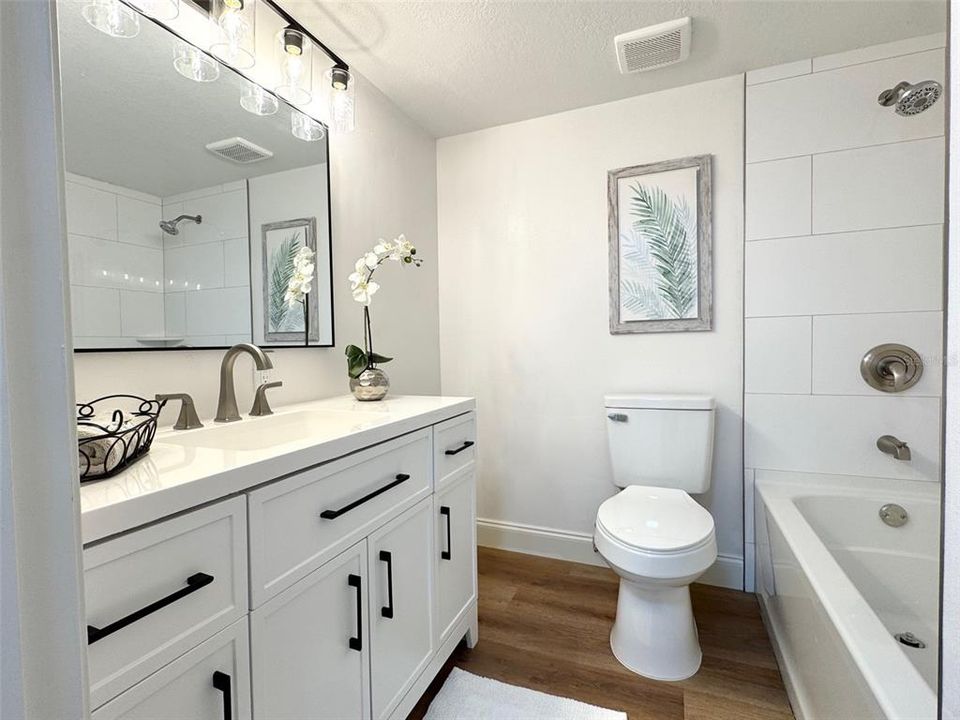 На продажу: $465,000 (2 спален, 2 ванн, 1300 Квадратных фут)