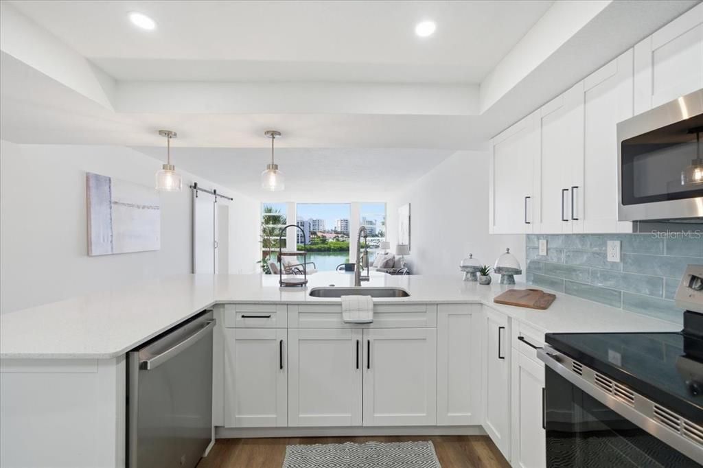 На продажу: $465,000 (2 спален, 2 ванн, 1300 Квадратных фут)