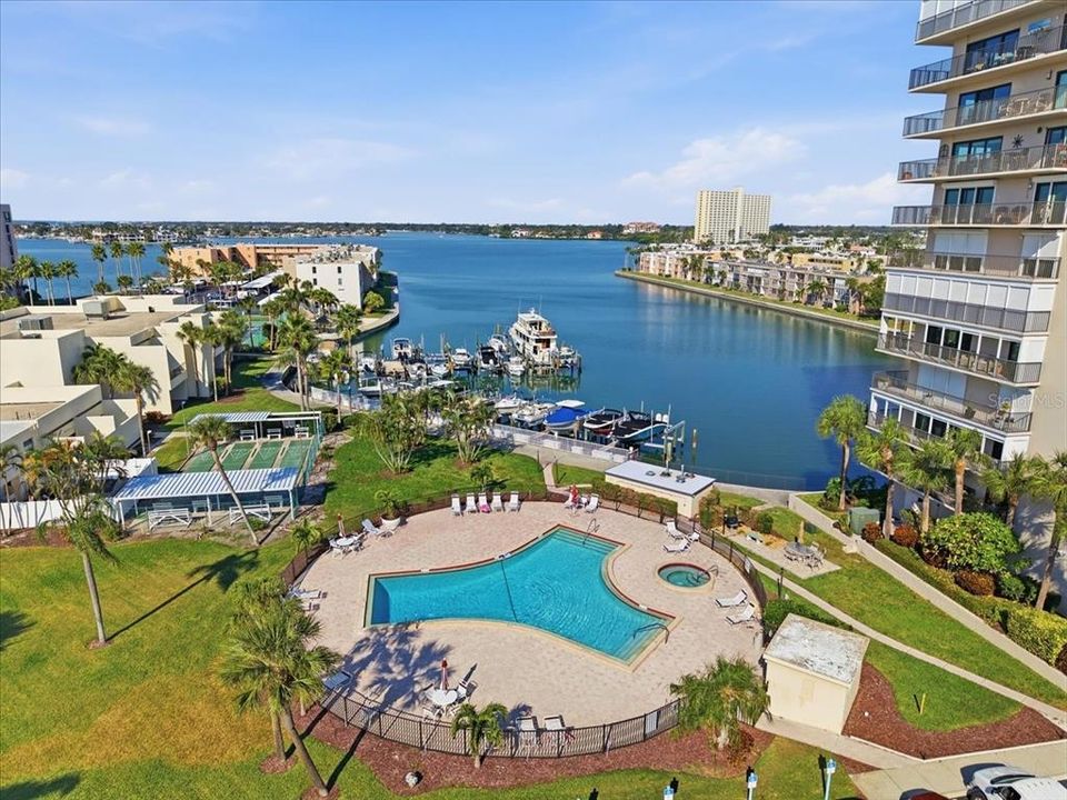 На продажу: $465,000 (2 спален, 2 ванн, 1300 Квадратных фут)