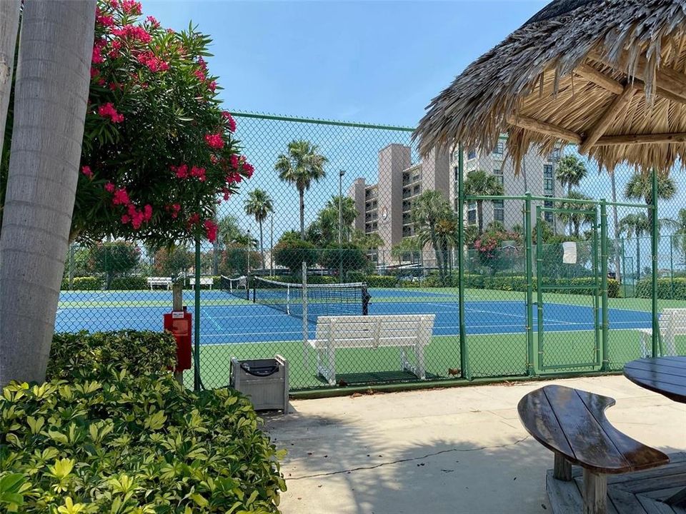 На продажу: $465,000 (2 спален, 2 ванн, 1300 Квадратных фут)