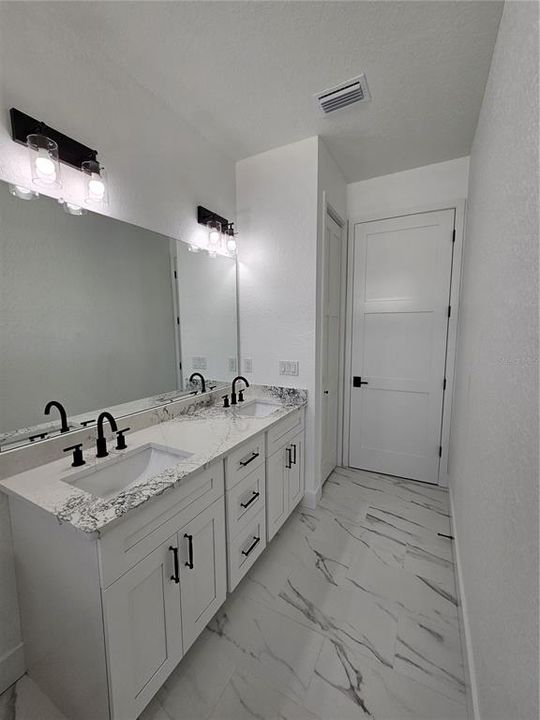 На продажу: $625,000 (5 спален, 3 ванн, 2900 Квадратных фут)