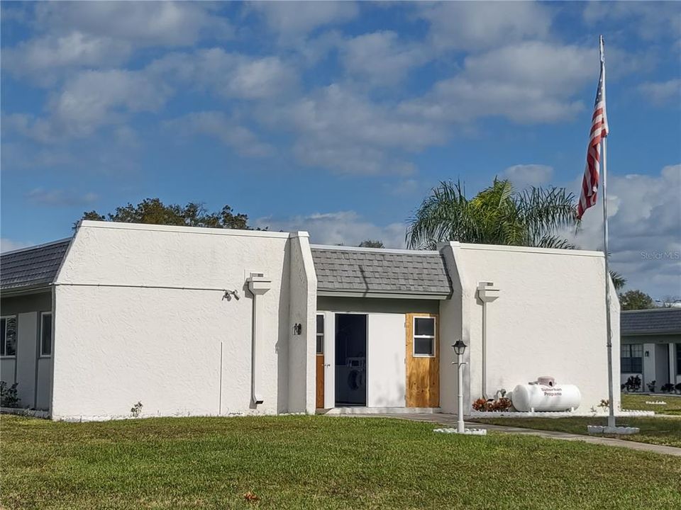 待售: $136,000 (2 贝兹, 2 浴室, 865 平方英尺)