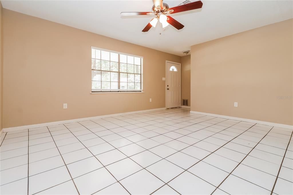 В аренду: $1,730 (4 спален, 2 ванн, 1776 Квадратных фут)