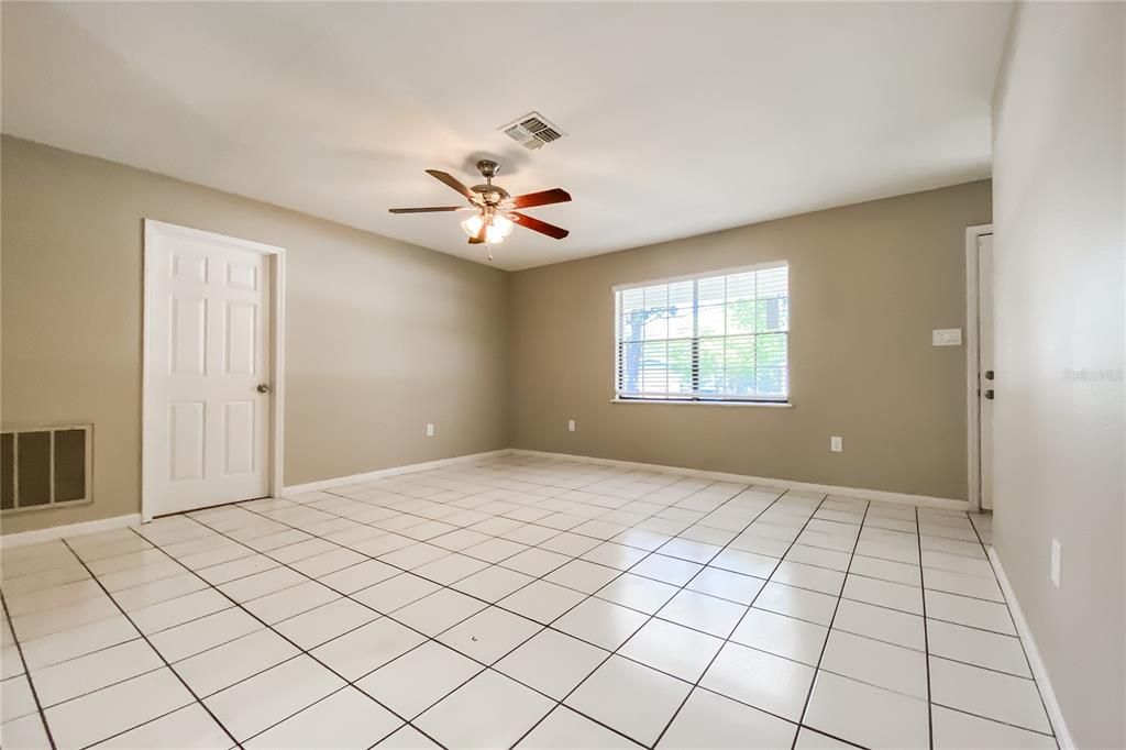 В аренду: $1,730 (4 спален, 2 ванн, 1776 Квадратных фут)